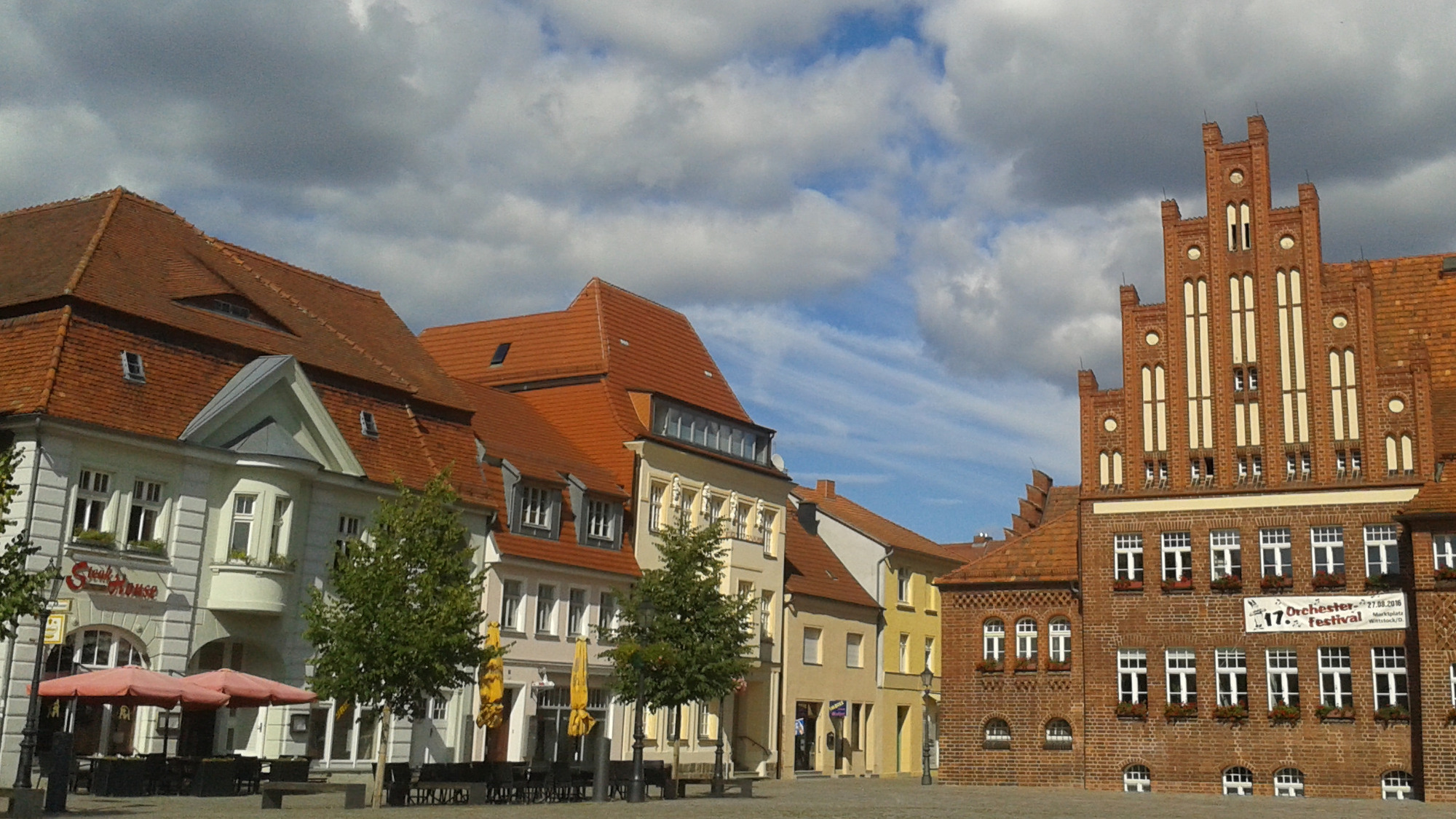 Wittstock - Markt und Rathaus (© LBV)