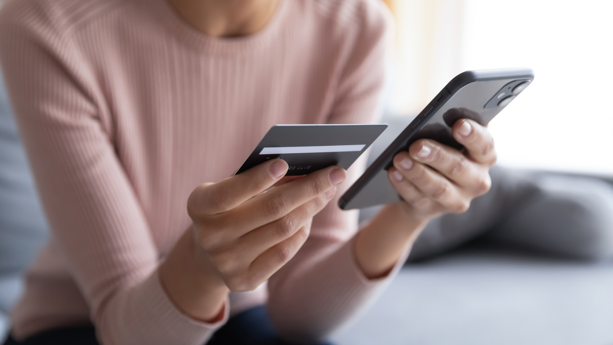 Datenabgleich mit Kreditkarte (© shutterstock)