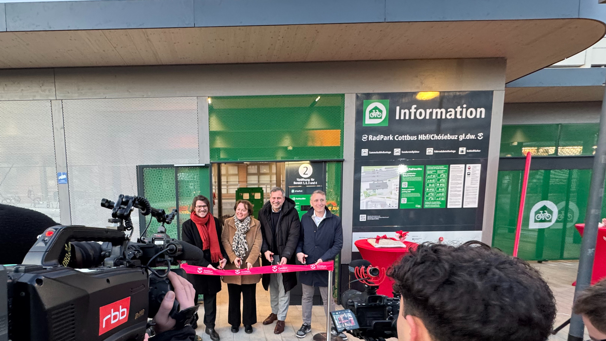 Eröffnung der Fahrradabstellanlage am Hauptbahnhof Cottbus (© Verkehrsverbund Berlin-Brandenburg)
