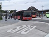 Buslinienverkehr am Bahnhofsvorplatz Beeskow (© LBV)