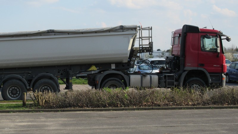 Laster auf der Straße