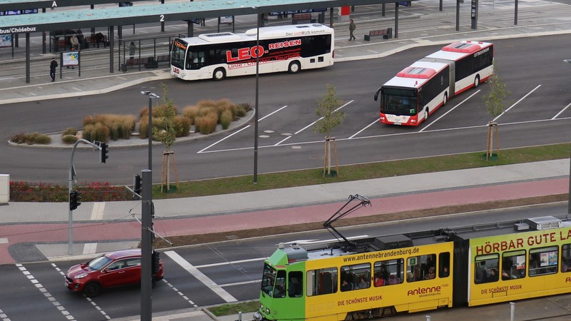 unterschiedliche Verkehrsmittel im ÖPNV