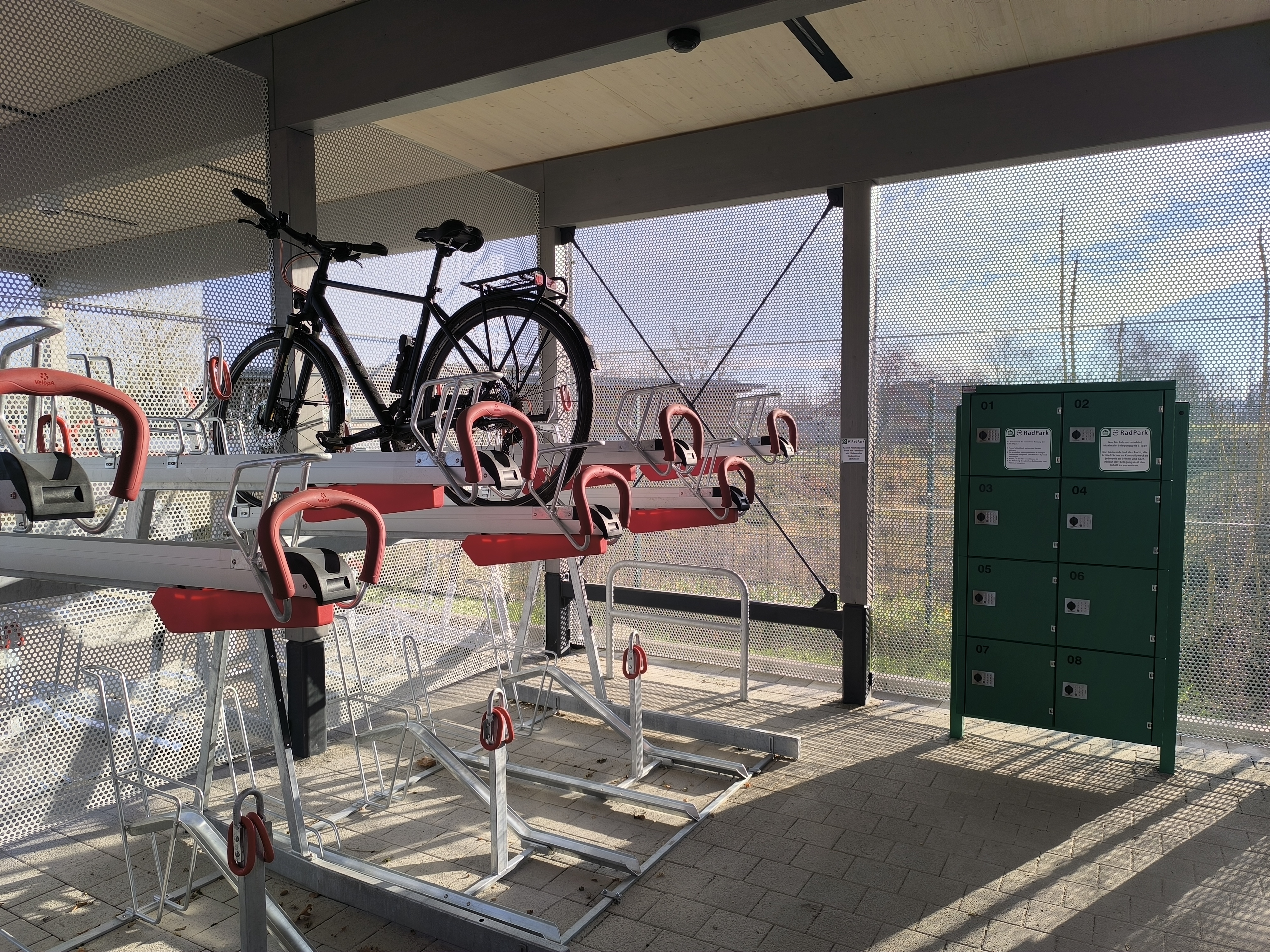 Fahrradschließanlage am Bahnhof Dahlewitz (Gemeinde Blankefelde-Mahlow)