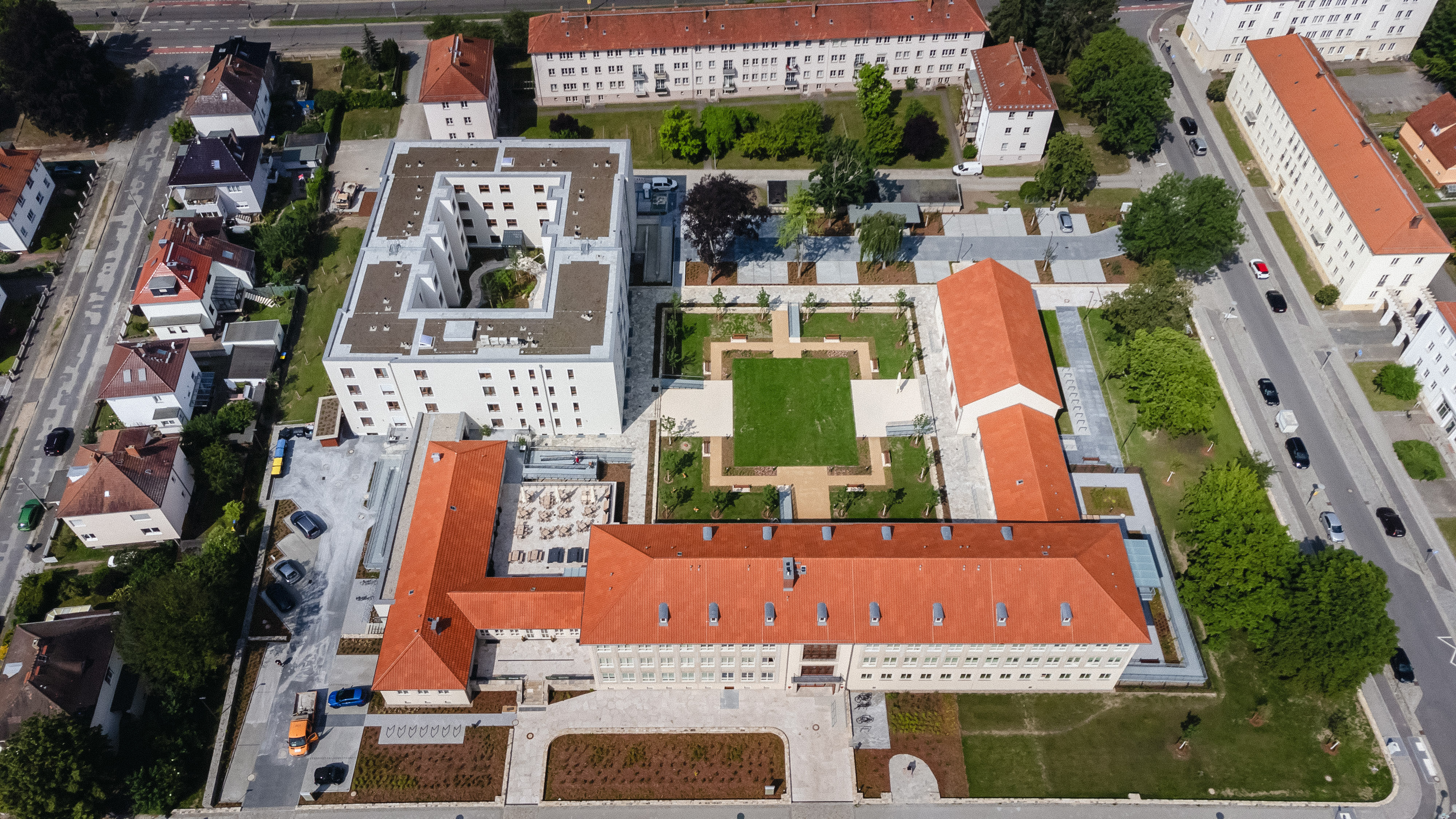 Sie sehen das Pflegefachzentrum in Guben als Luftbild