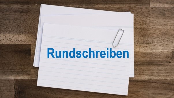 Karteikarten mit der Aufschrift Rundschreiben