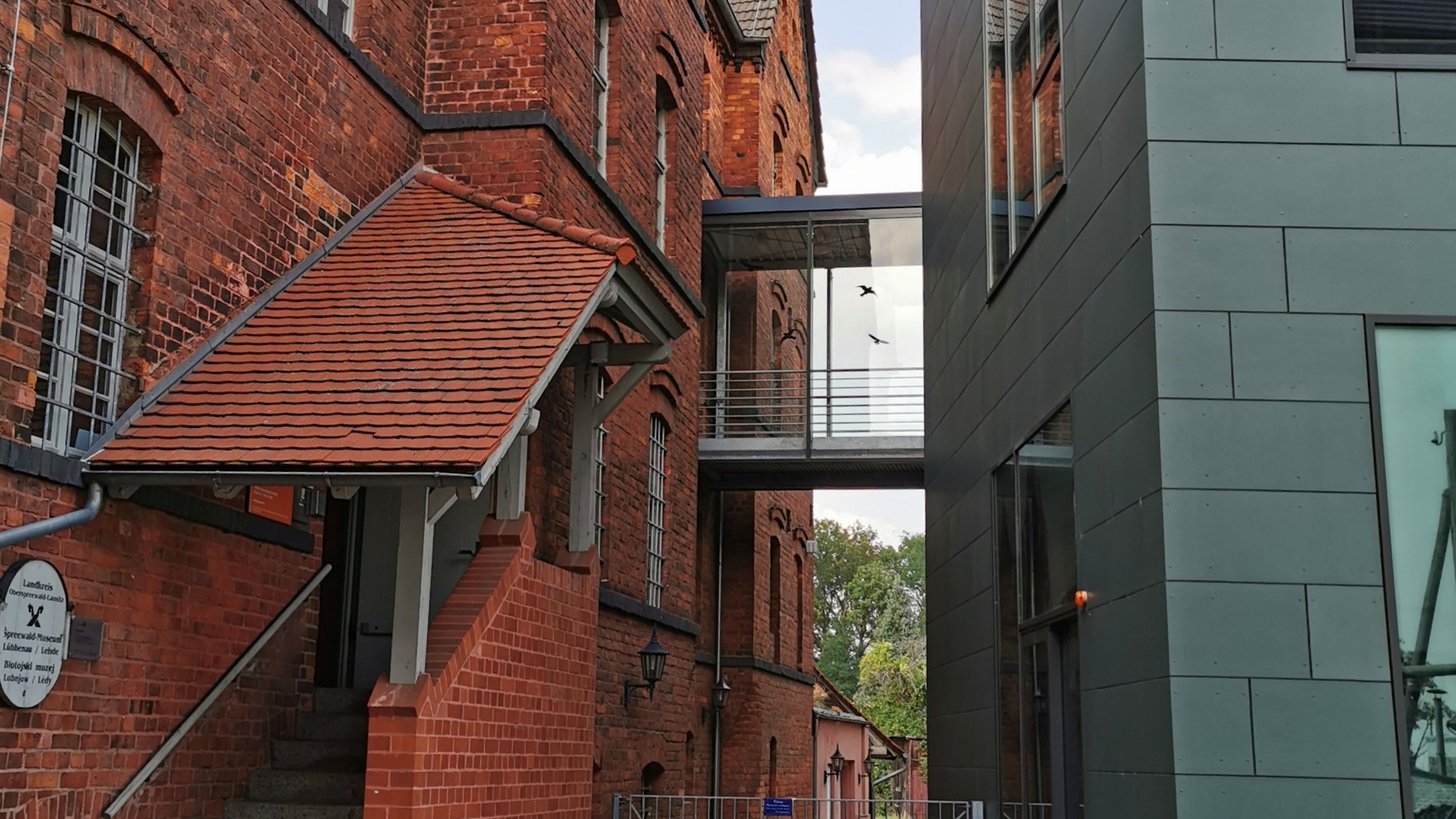 Es wird ein Gebäude in Lübbenau angezeigt.