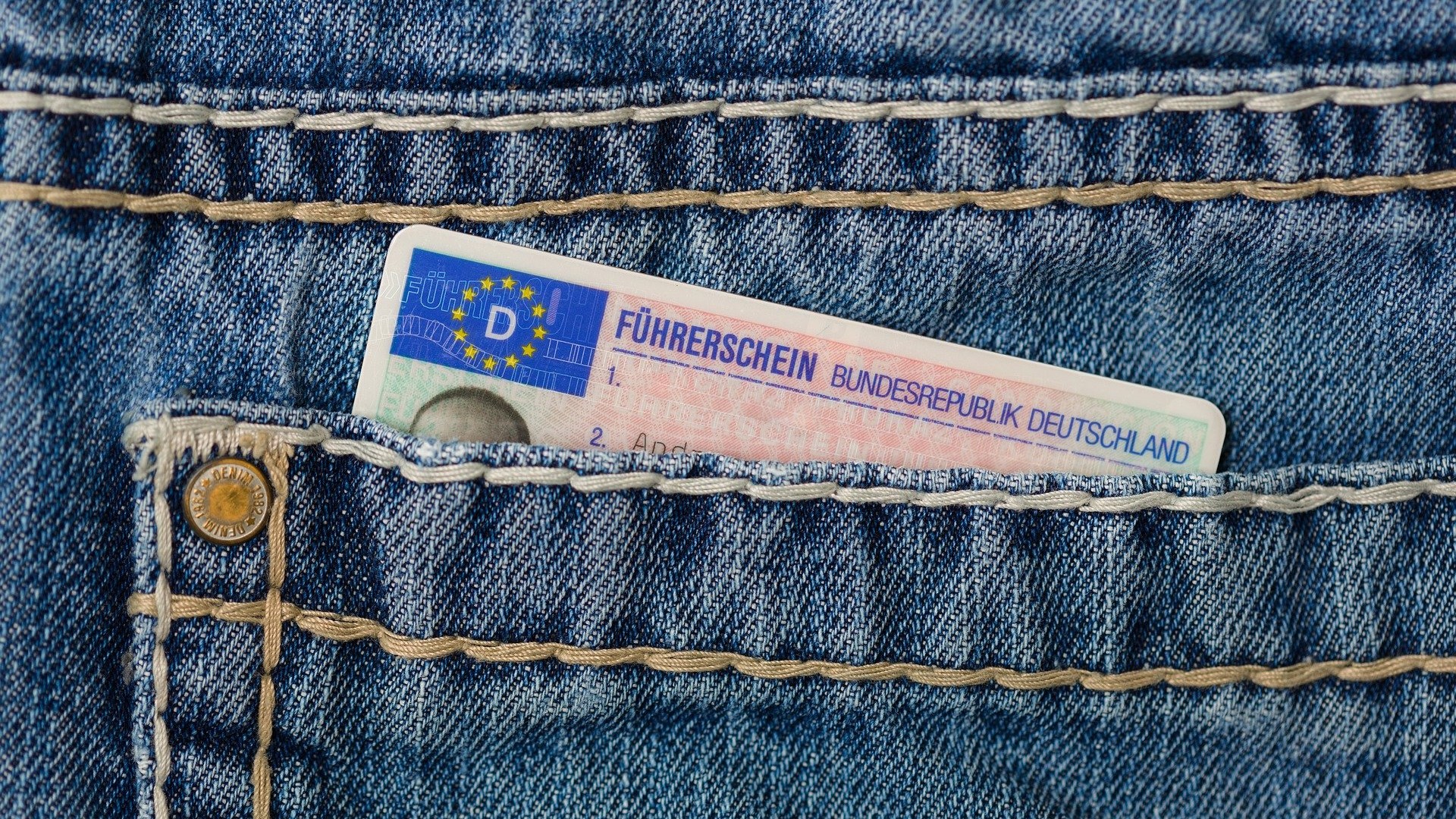 Fahrerlaubnis in Hosentasche