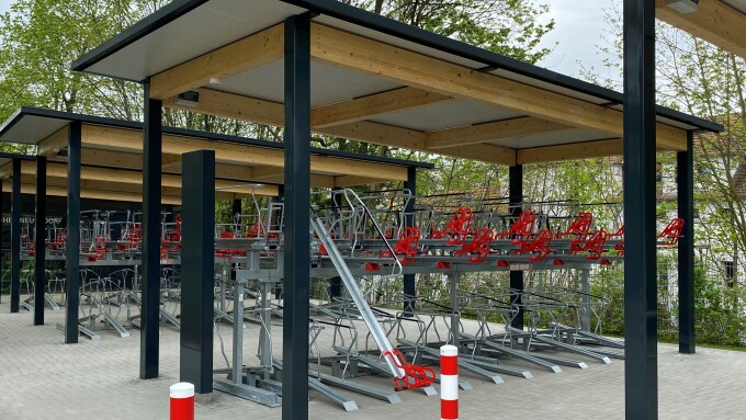 Überdachte Doppelstockparker in Hohen Neuendorf: Fahrradabstellanlage: