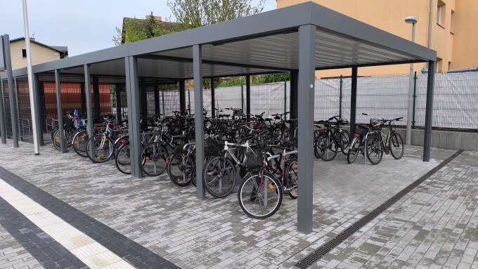 überdachte Fahrradabstellanlage