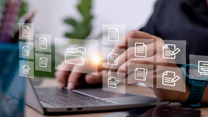 Laptop und virtuelle Ordner