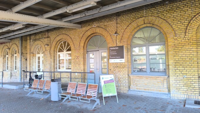 Wartebereich am Bahnsteig