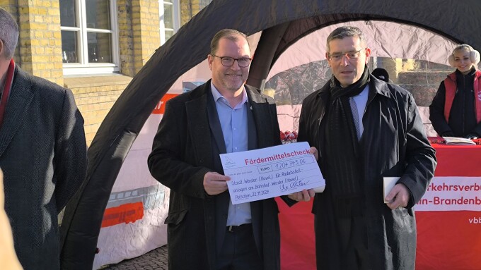 Fördermittelscheck für den Ausbau des Bahnhofsgebäudes in Werder (Havel): 
